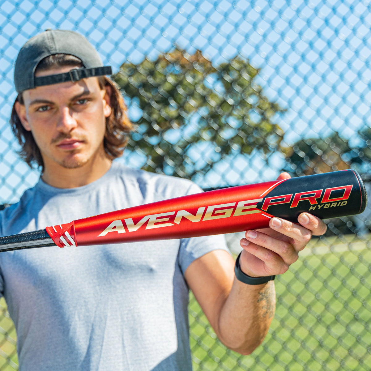 Axe Bat 2023 Avenge Pro Hybrid BBCOR Baseballschläger (-3) – 3-teilige Legierung/Composite, Rot/Schwarz/Gold